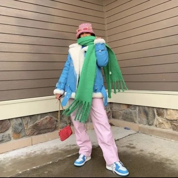 NWOT Gorgeous Thick Winter Scarf in Grass Green - Picture 2 of 4